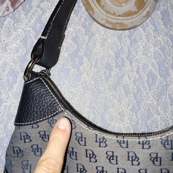 Dooney & Bourke H4 012724 Monogram Black/Gray small shoulder Bag - Picture 4 of 16